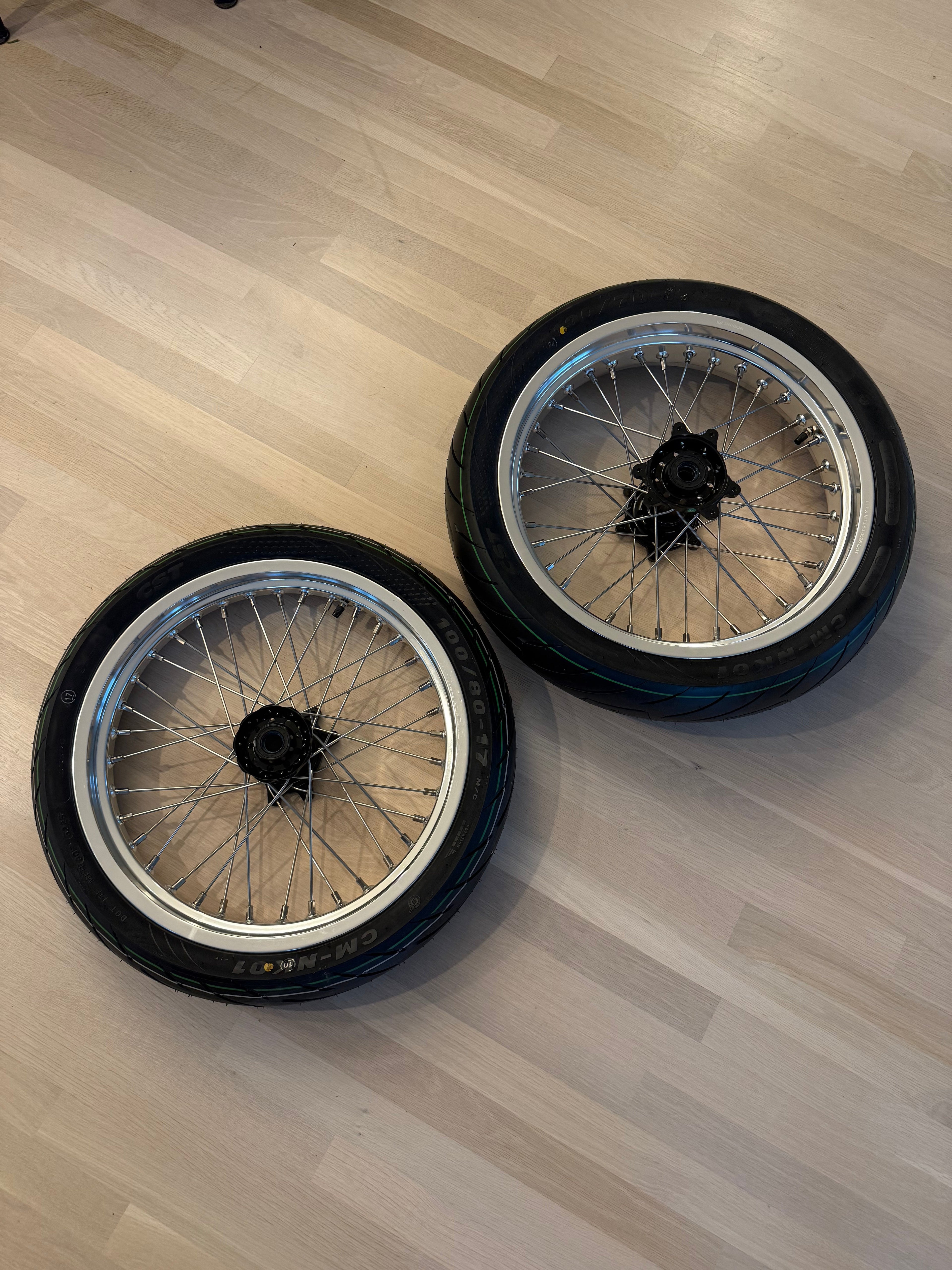 Ultra Bee Supermotos (17in)