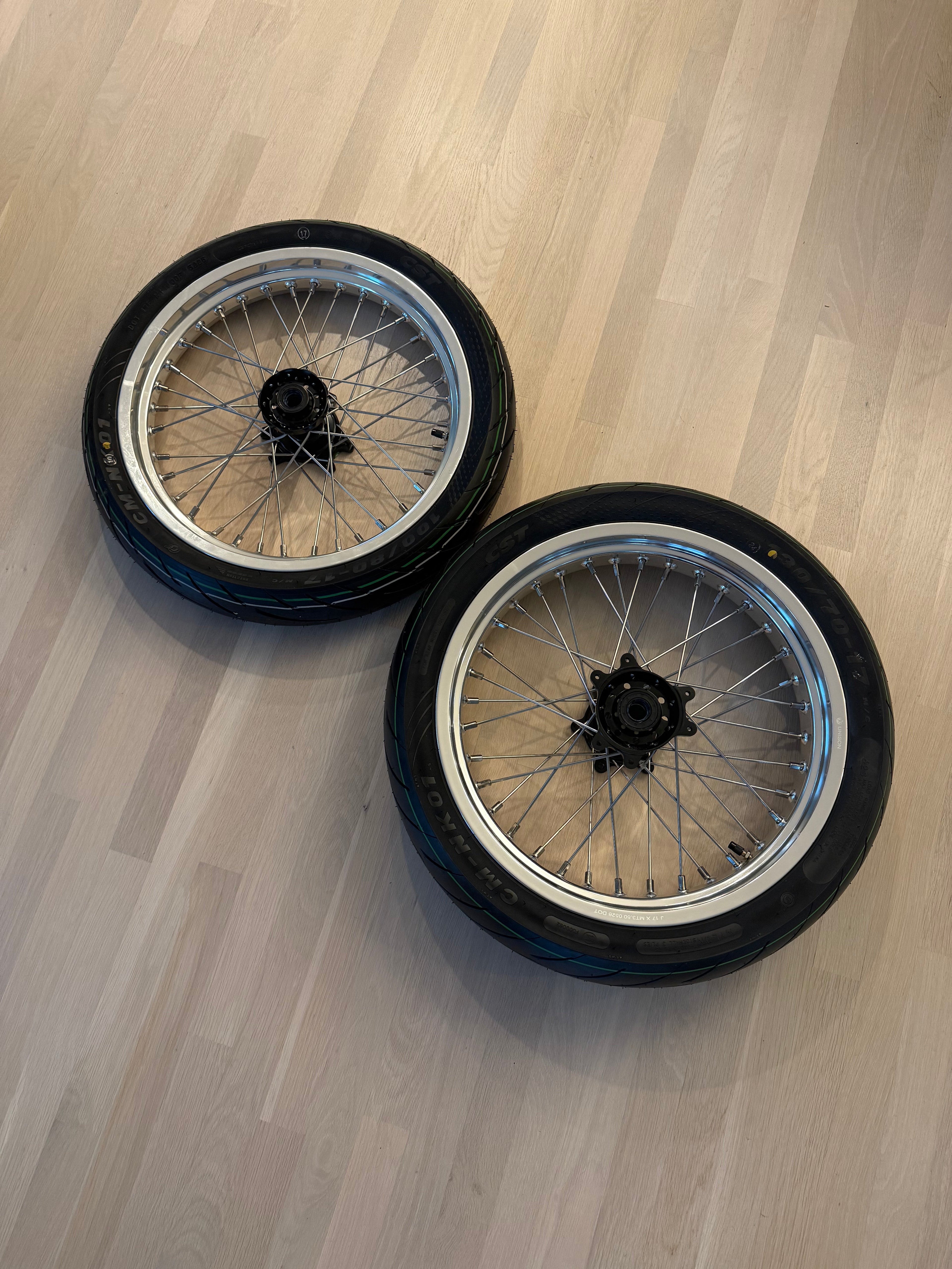 Ultra Bee Supermotos (17in)