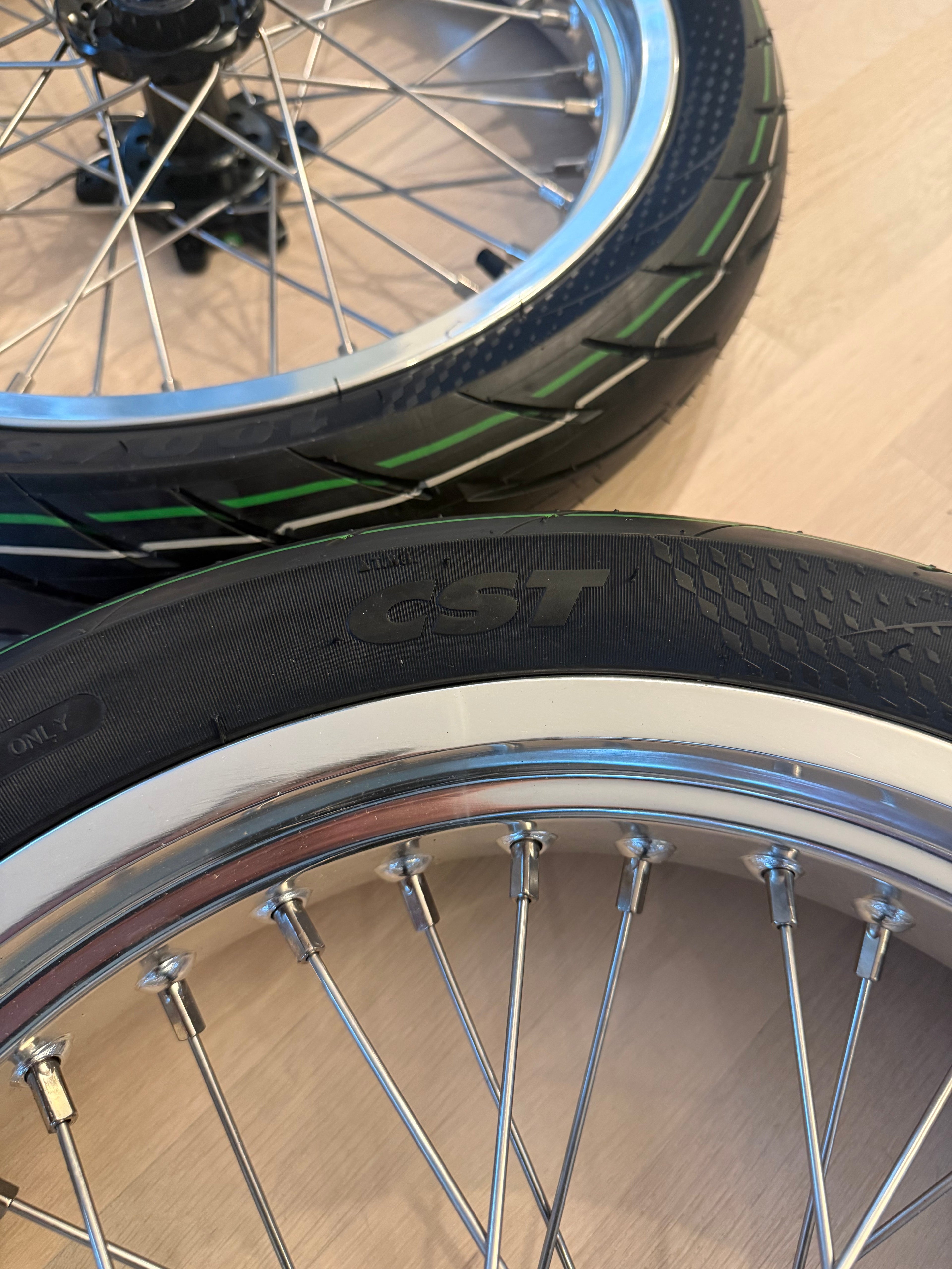 Ultra Bee Supermotos (17in)