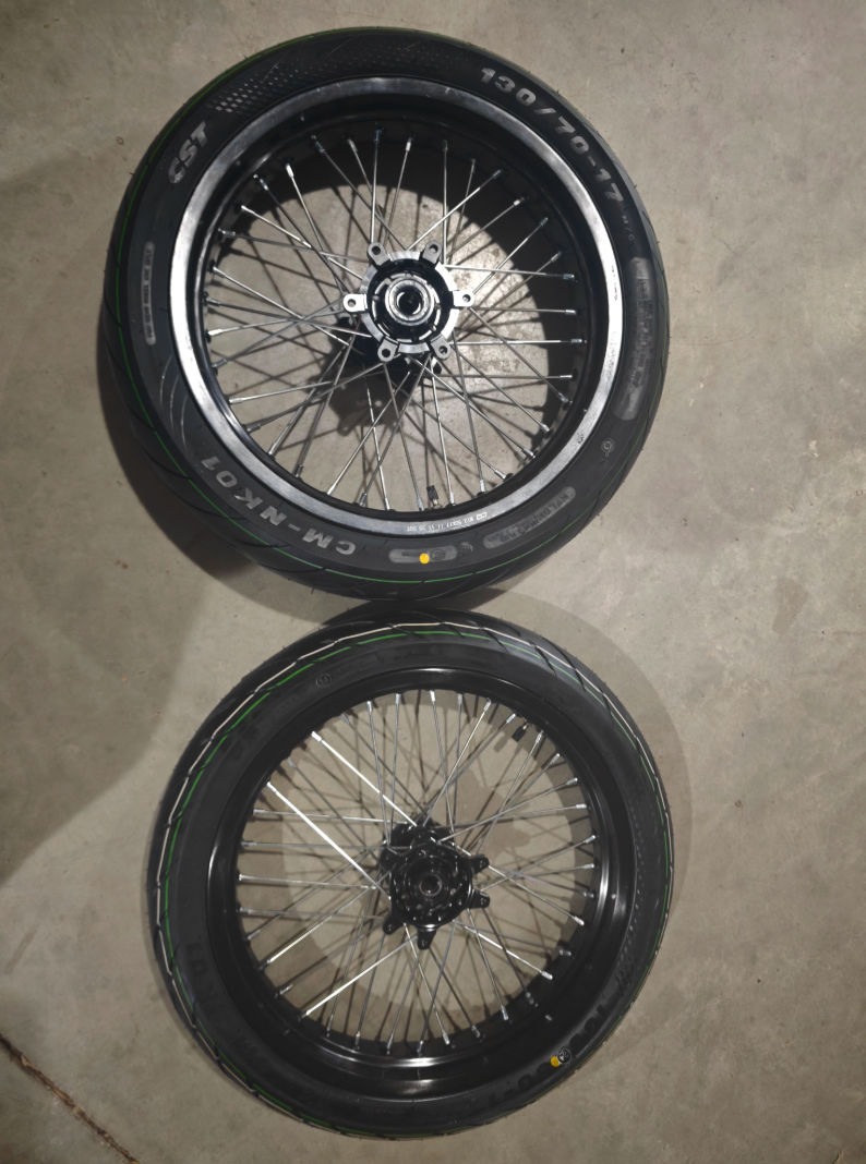 Ultra Bee Supermotos (17in)